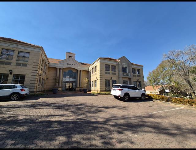 161M² OFFICE TO LET IN DUNKELD WEST